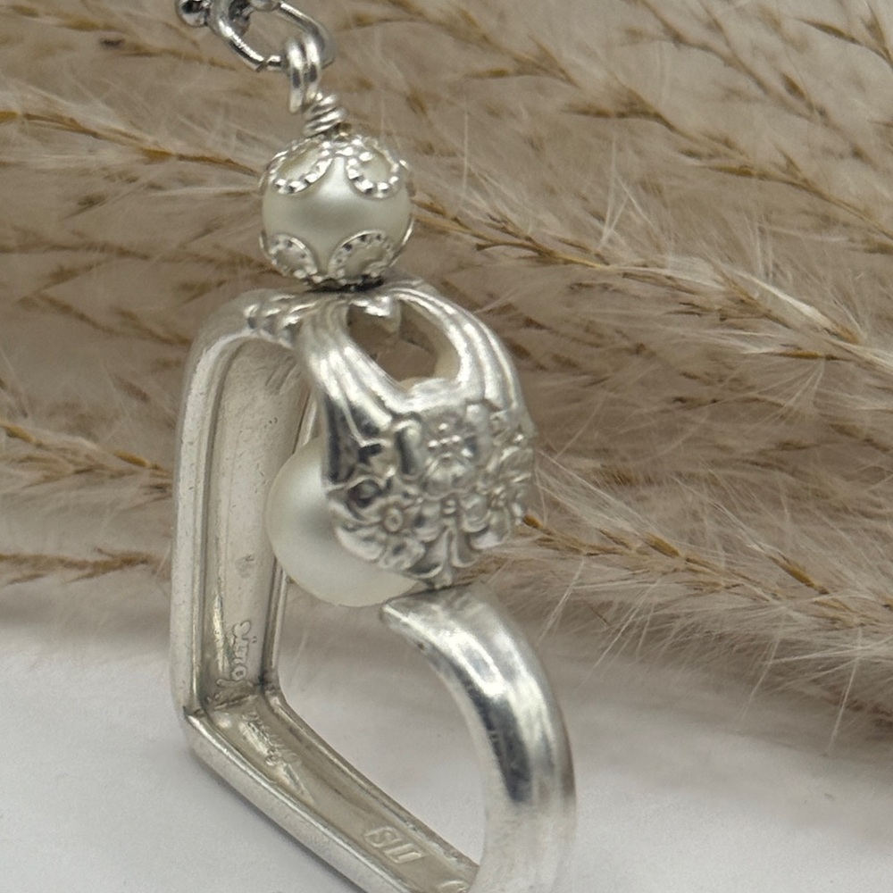 Necklaces Floating Heart Pendant - Picture 4 of 6